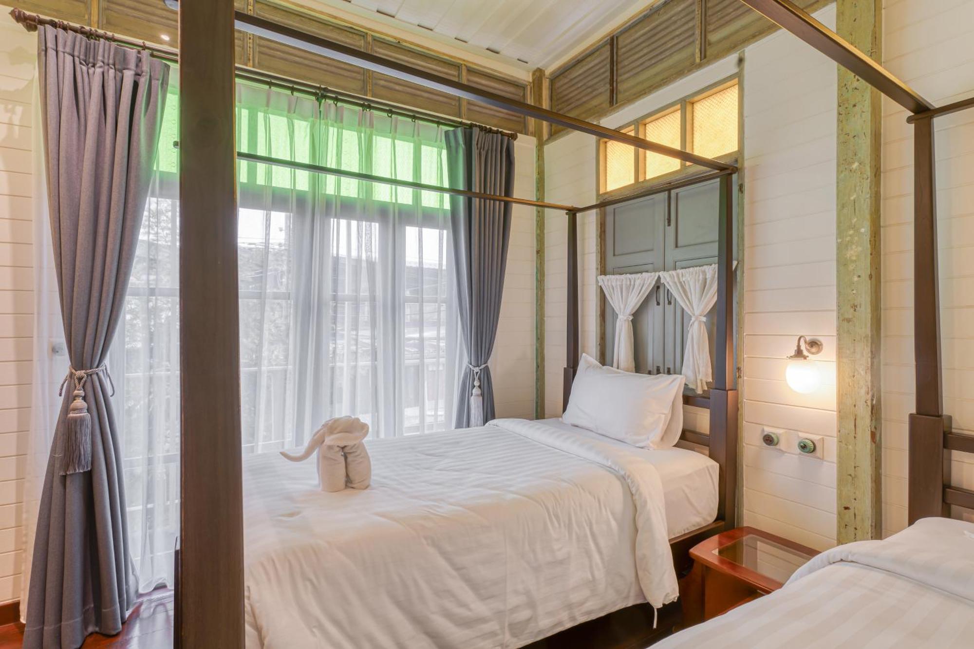 Priya Boutique House Bed & Breakfast Bangkok Exterior photo