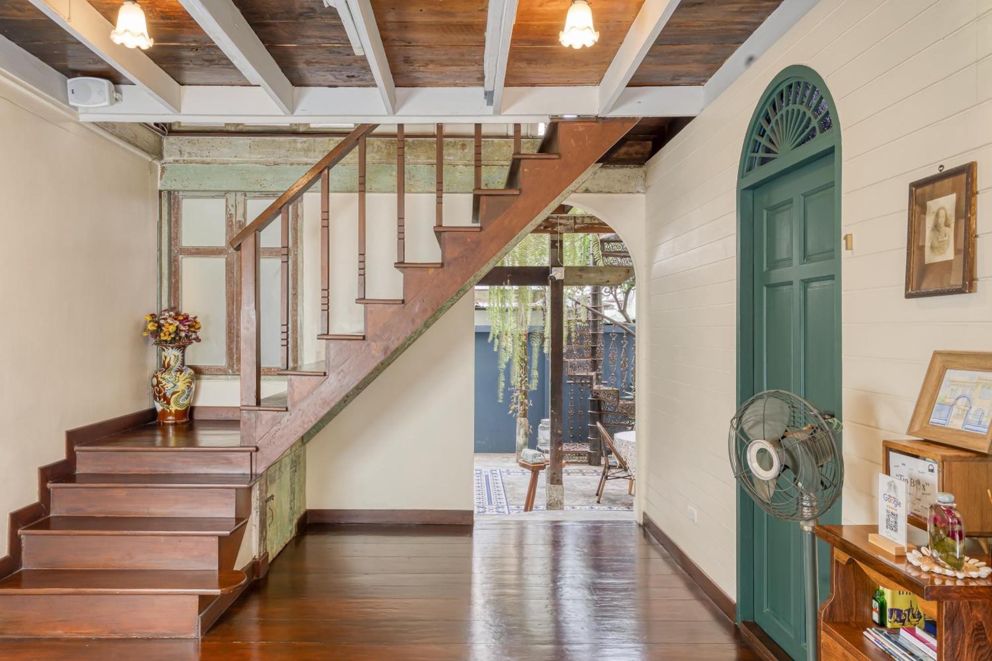 Priya Boutique House Bed & Breakfast Bangkok Exterior photo